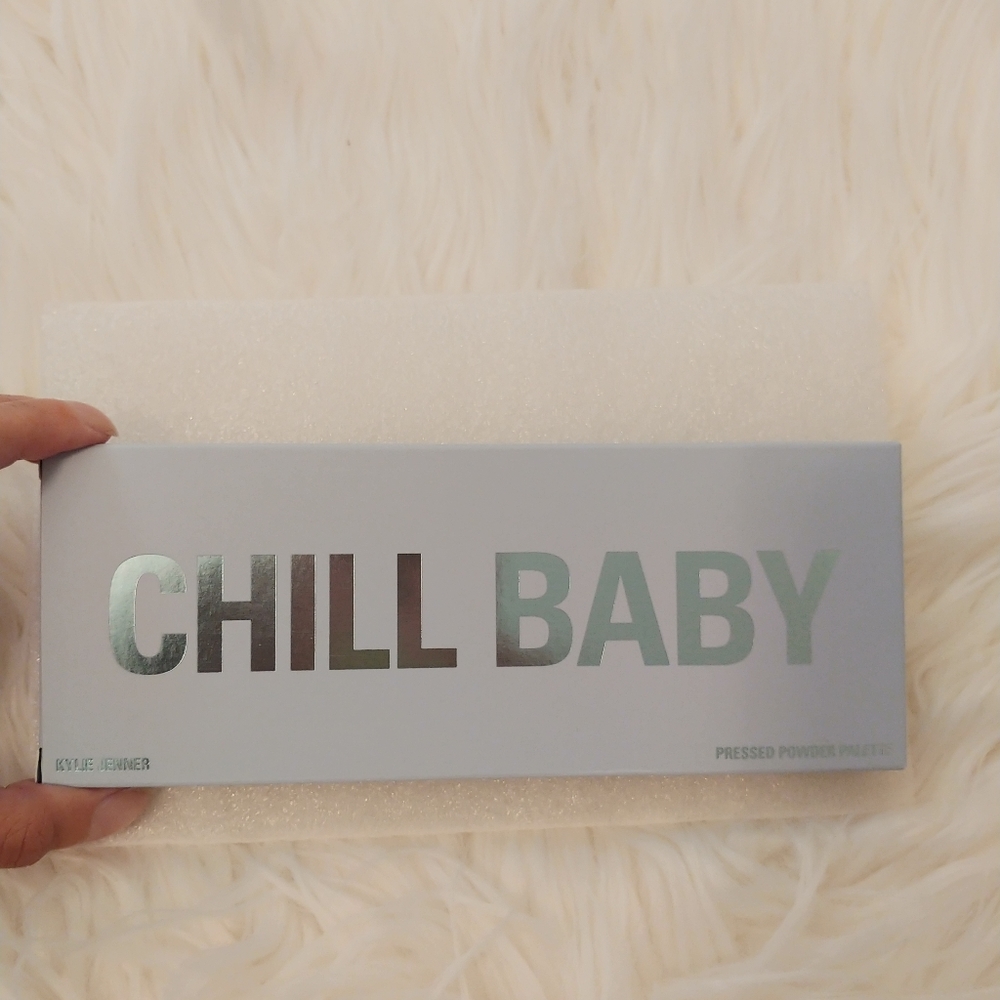 💖SALE! FIRM! KYLIE COSMETICS KYLIE JENNER CHILL BABY EYESHADOW PALETTE